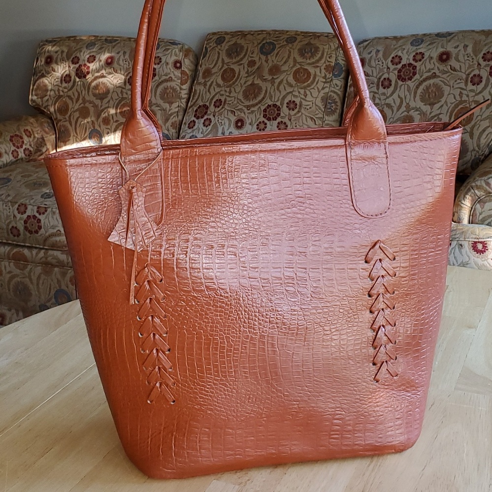 Handmade leather handbag. Purse, shoulder bag, tot